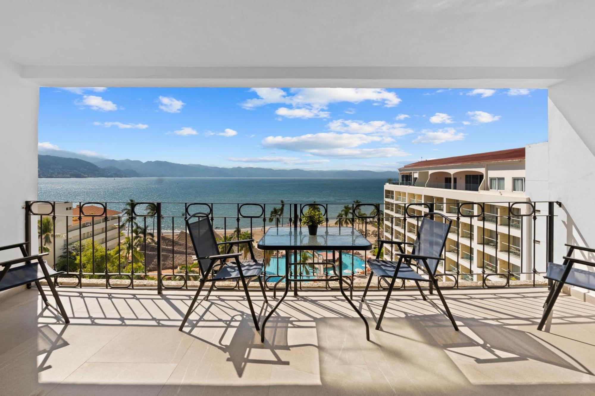 Luxury Condo Just Steps Away From The Beach! Puerto Vallarta Exteriör bild